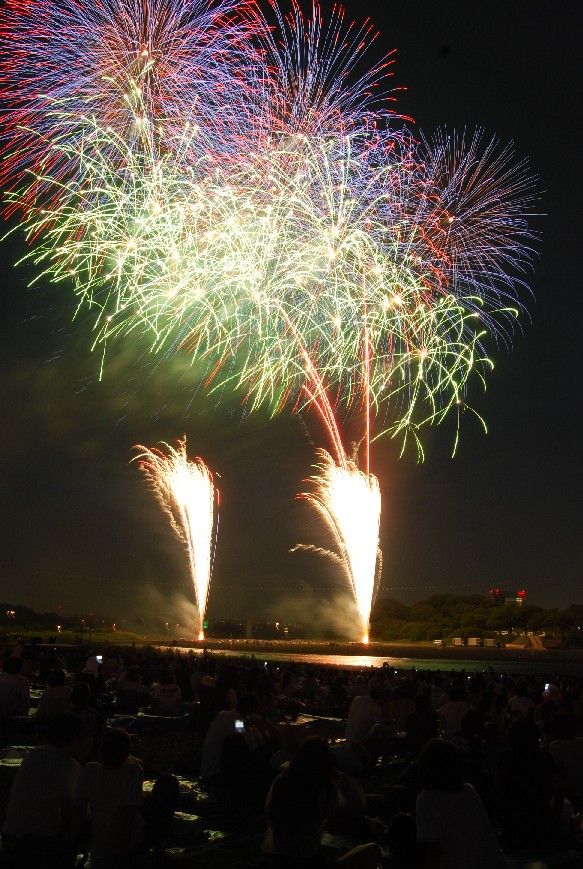 http://www.relafull.co.jp/blog/2010/08/09/HANABI0.JPG